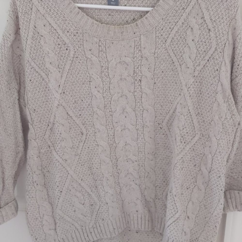 M Old Navy Sweater Cream color w/ Multicolor dots